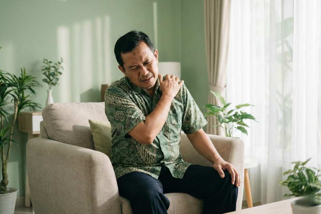 Nyeri Bahu Kiri Ini Penyebab dan Cara Mengatasinya!